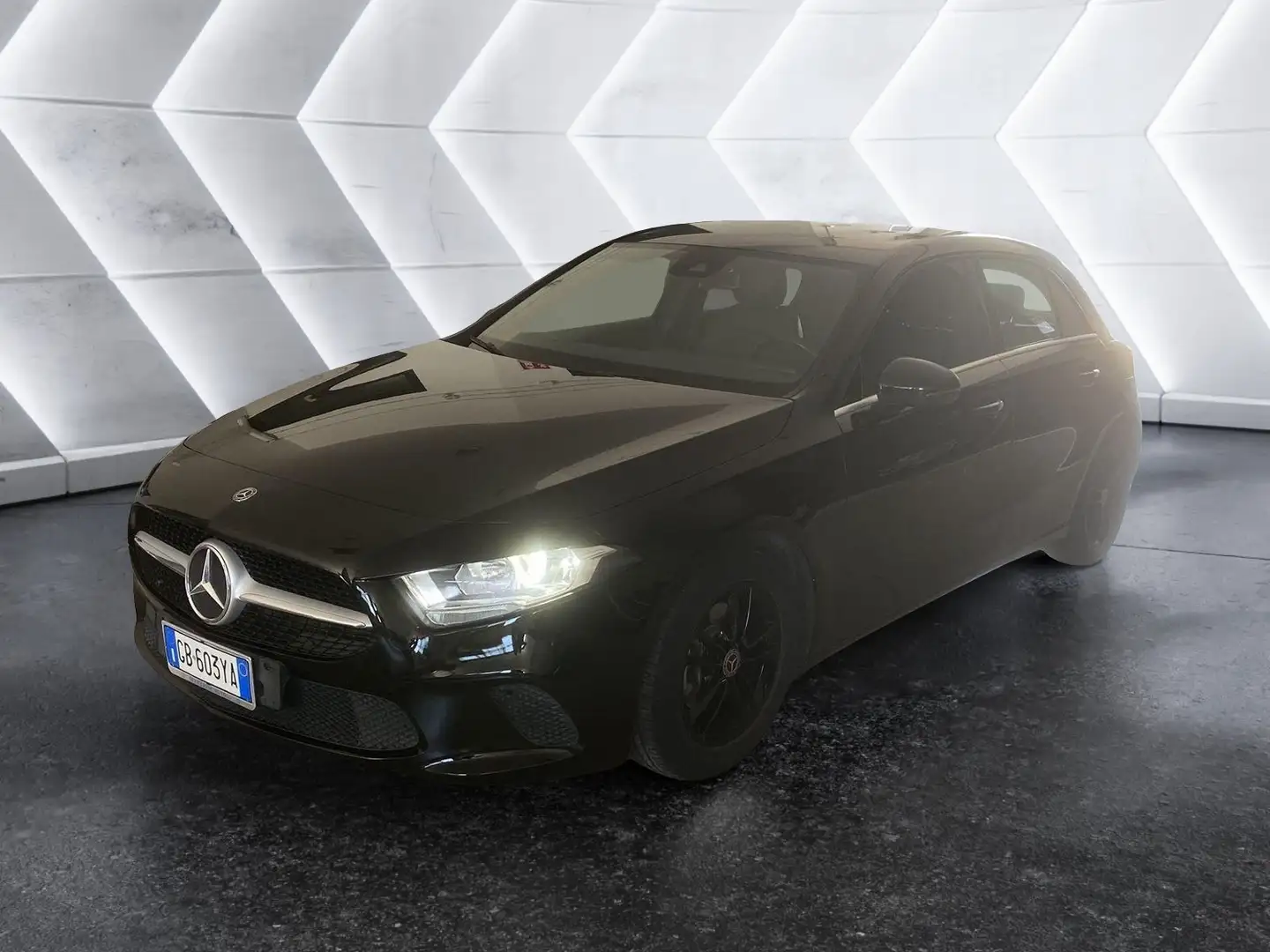 Mercedes-Benz A 180 A 180 d Automatic Executive Noir - 1