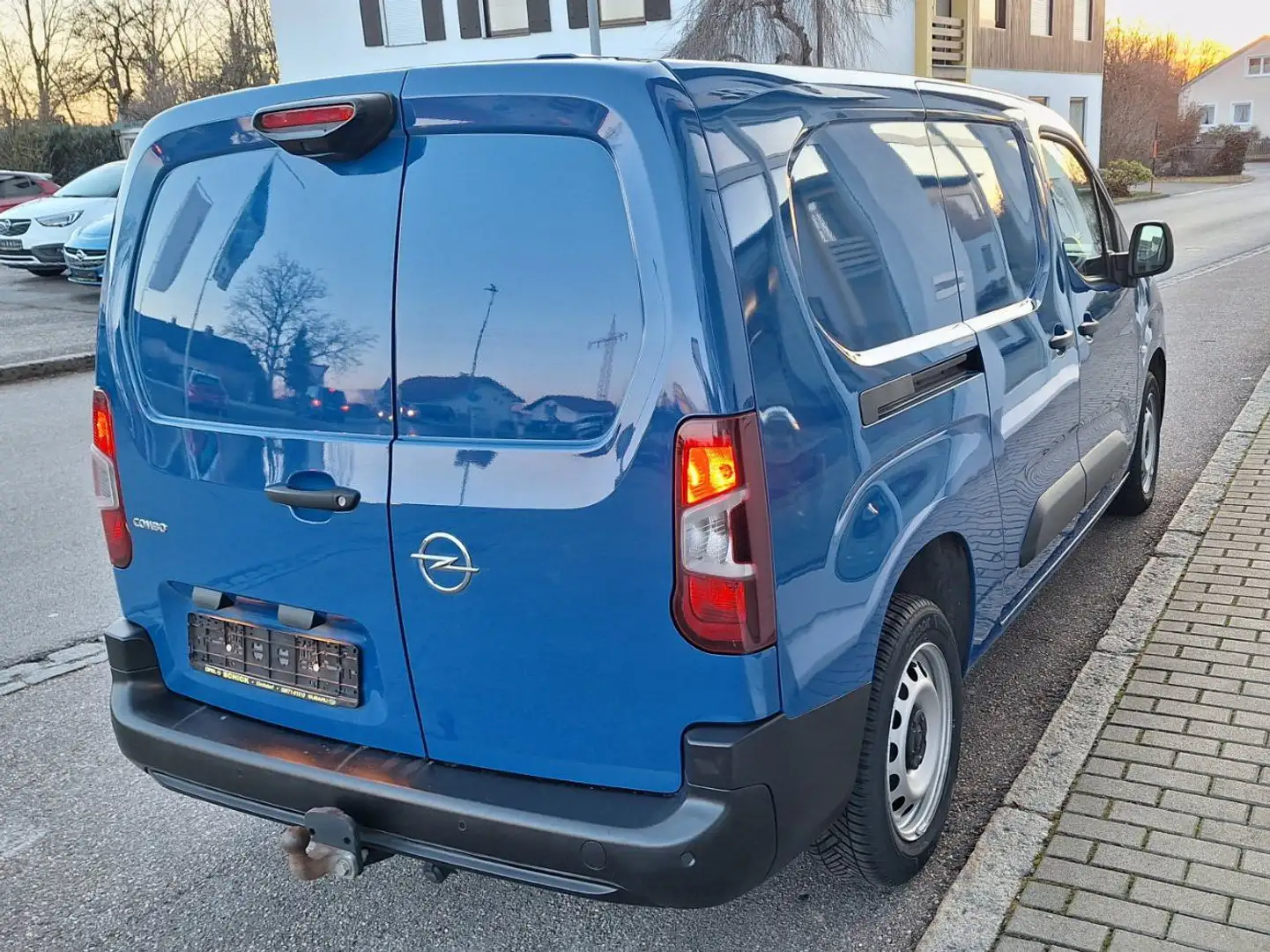 Opel Combo Cargo Cargo XL 1.5 D 2,4t Blau - 1