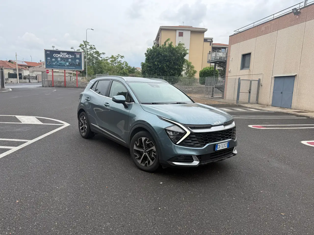Kia Sportage Sportage V 2022 — photo 1 of 4