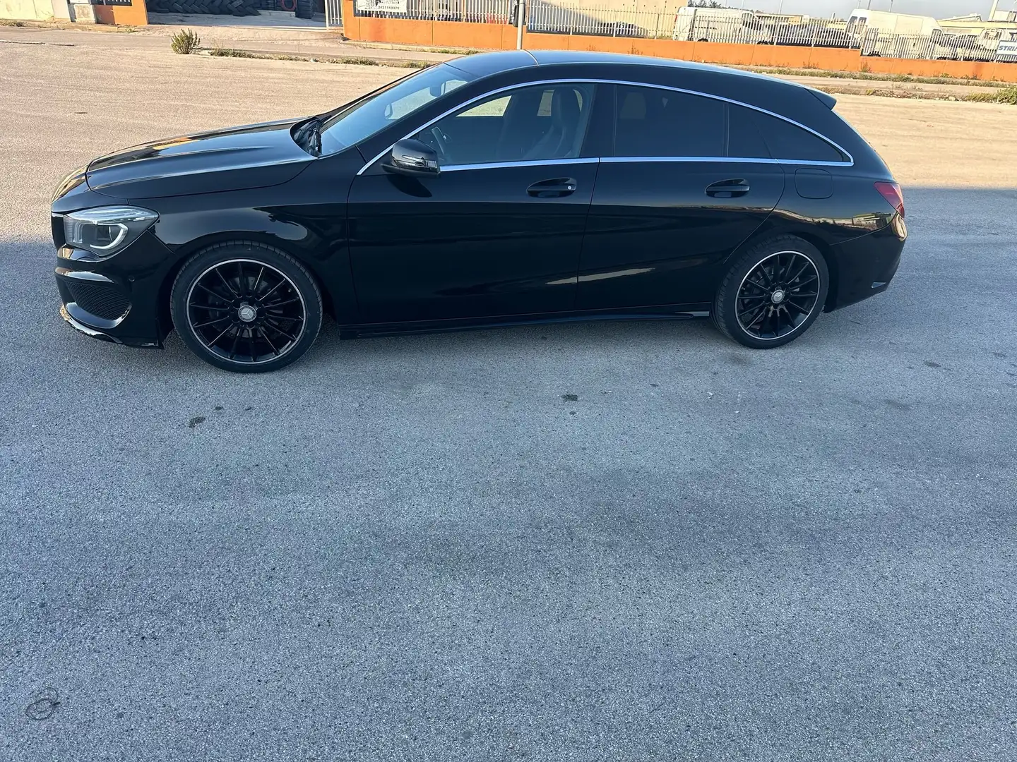 Mercedes-Benz CLA 200 AMG Nero - 2