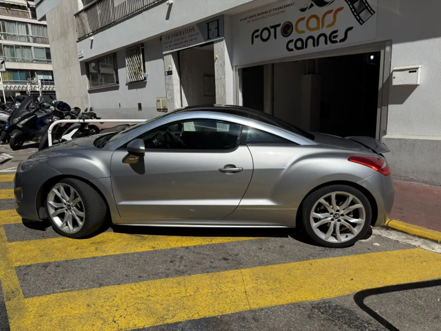 Peugeot RCZ 1.6 THP 16V 156CH Gri - 2