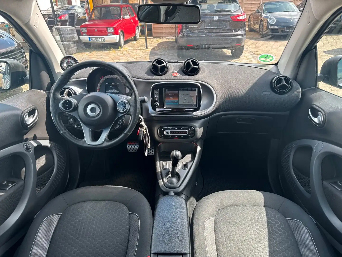 smart forTwo EQ Exclusiv Plus*DAB*Navi*LED*Schnelllade Silber - 2