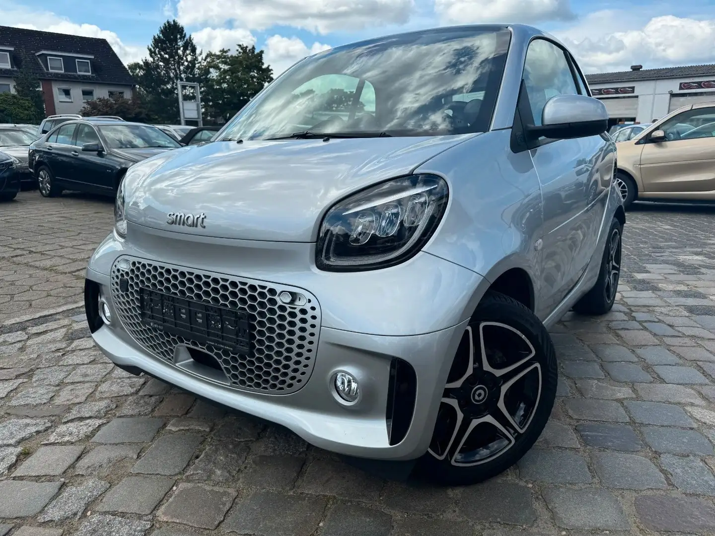 smart forTwo EQ Exclusiv Plus*DAB*Navi*LED*Schnelllade Silber - 1