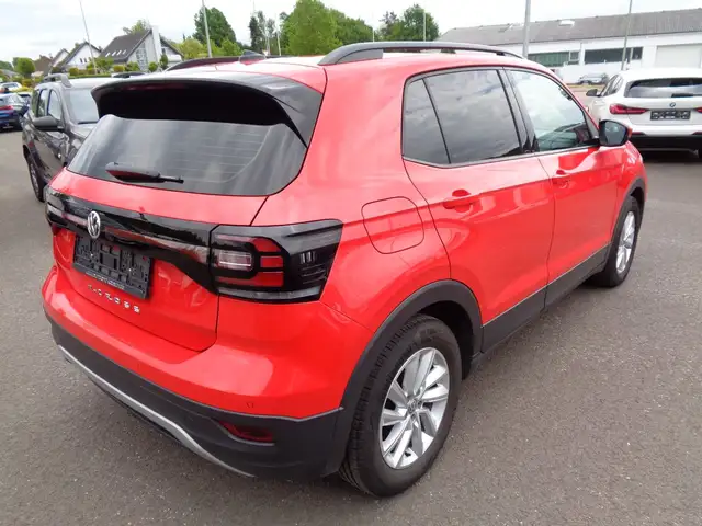 Volkswagen T-Cross view 4