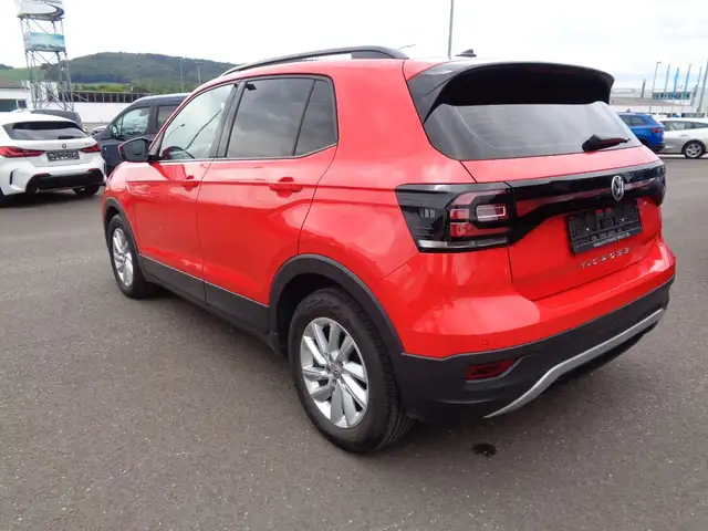 Volkswagen T-Cross view 6