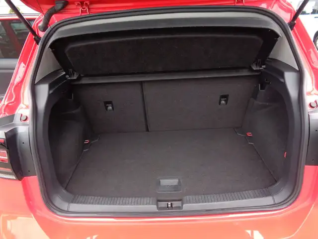 Volkswagen T-Cross view 9