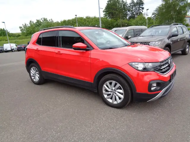 Volkswagen T-Cross view 3