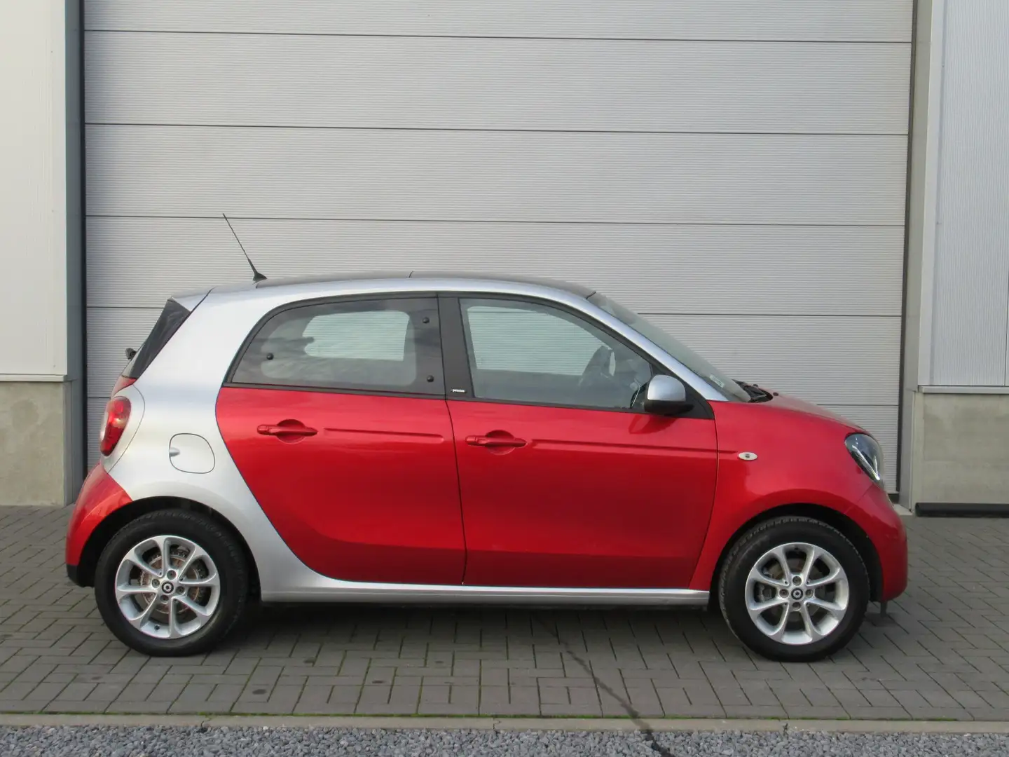 smart forFour 1.0i Passion / €6.999 netto / Pano / Airco /... Rood - 2