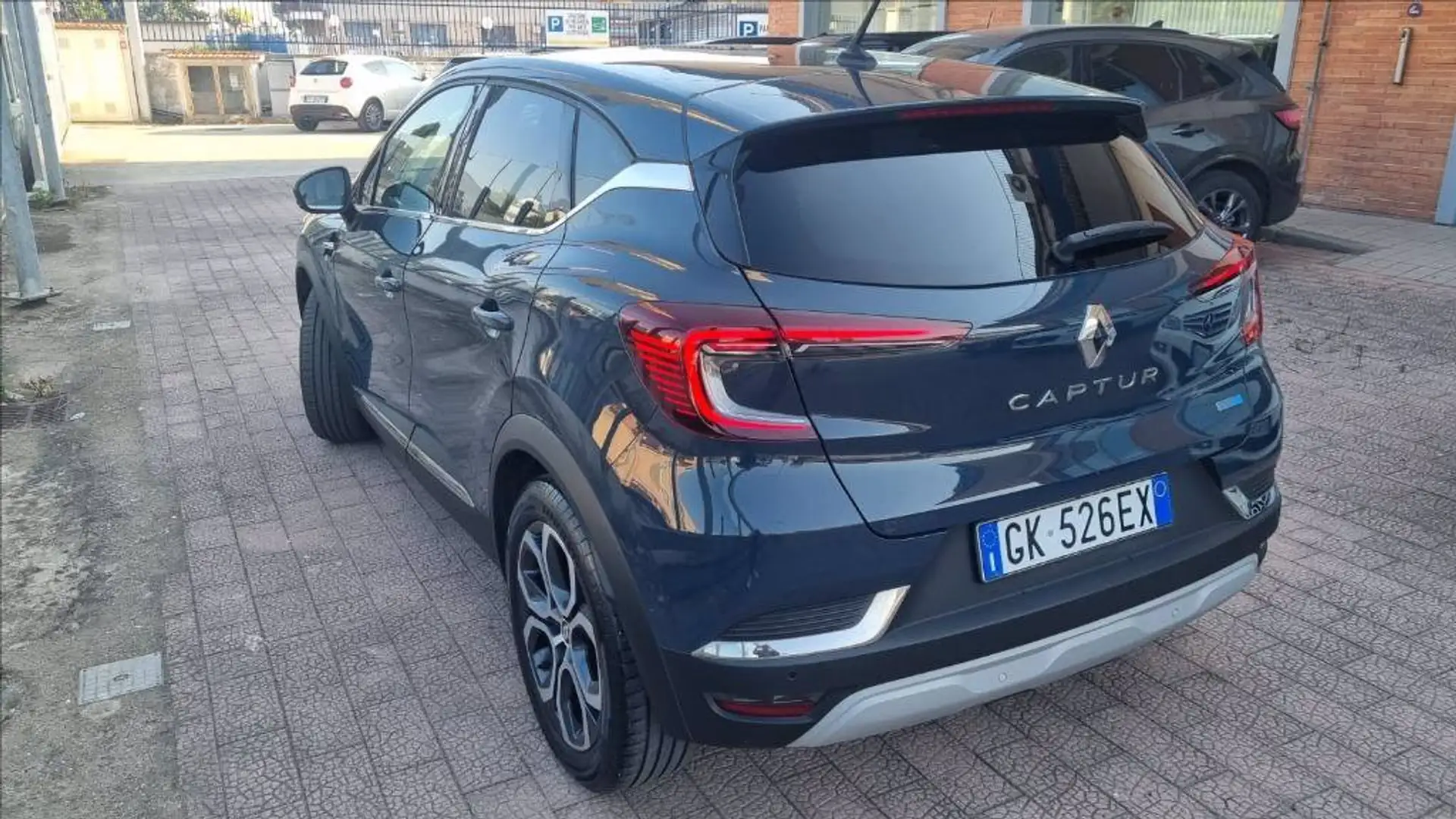 Renault Captur 1.6 E-Tech hybrid Business 145cv auto Grigio - 2