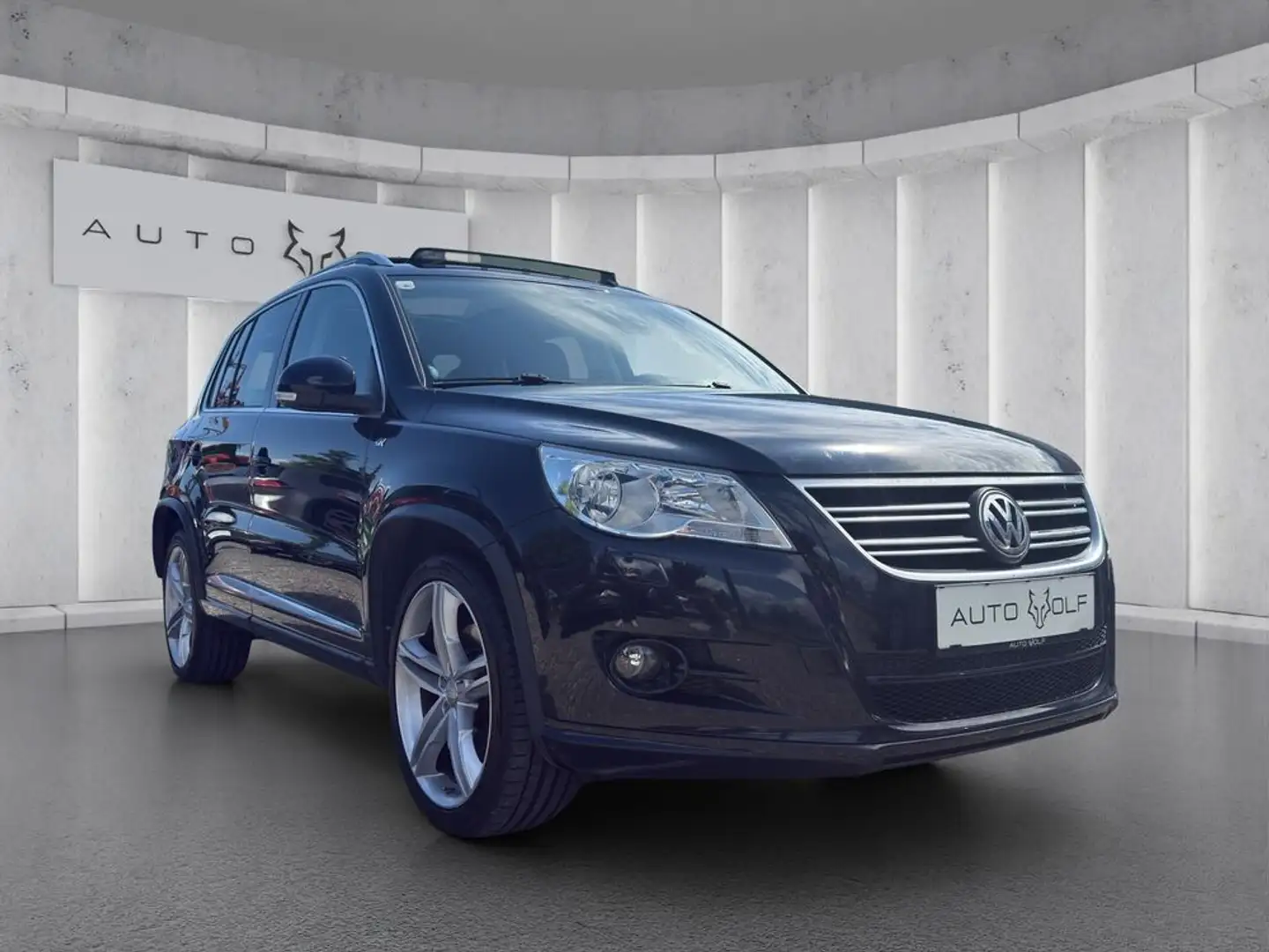 Volkswagen Tiguan 2.0 TDI*4MOTION*NAVI*PANO*SHZ*AUT*TEMPOMAT Schwarz - 1