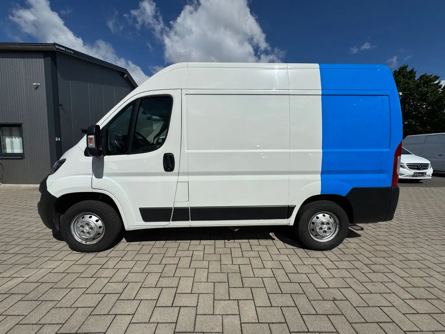 Peugeot Boxer Kasten 330 L1H2 Standheizung/Kamera/PDC Weiß - 2