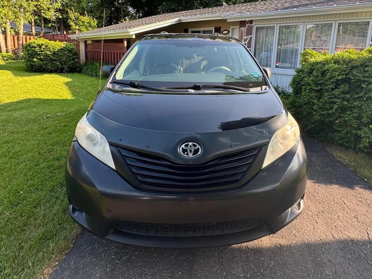 Toyota Sienna photo Toyota Sienna