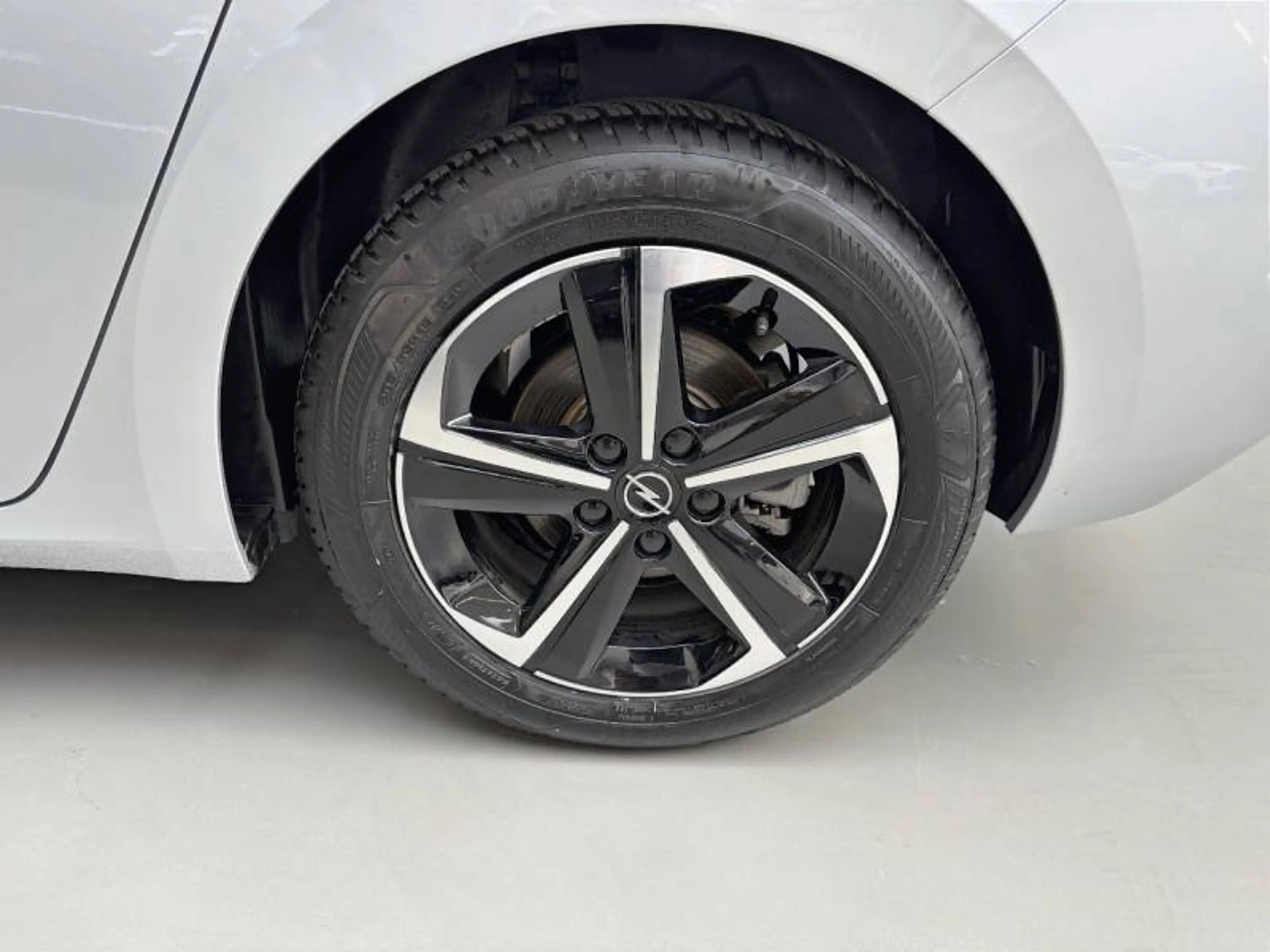 Opel Astra 6 1.2 Turbo MHEV 107kW DCT GS — photo 11
