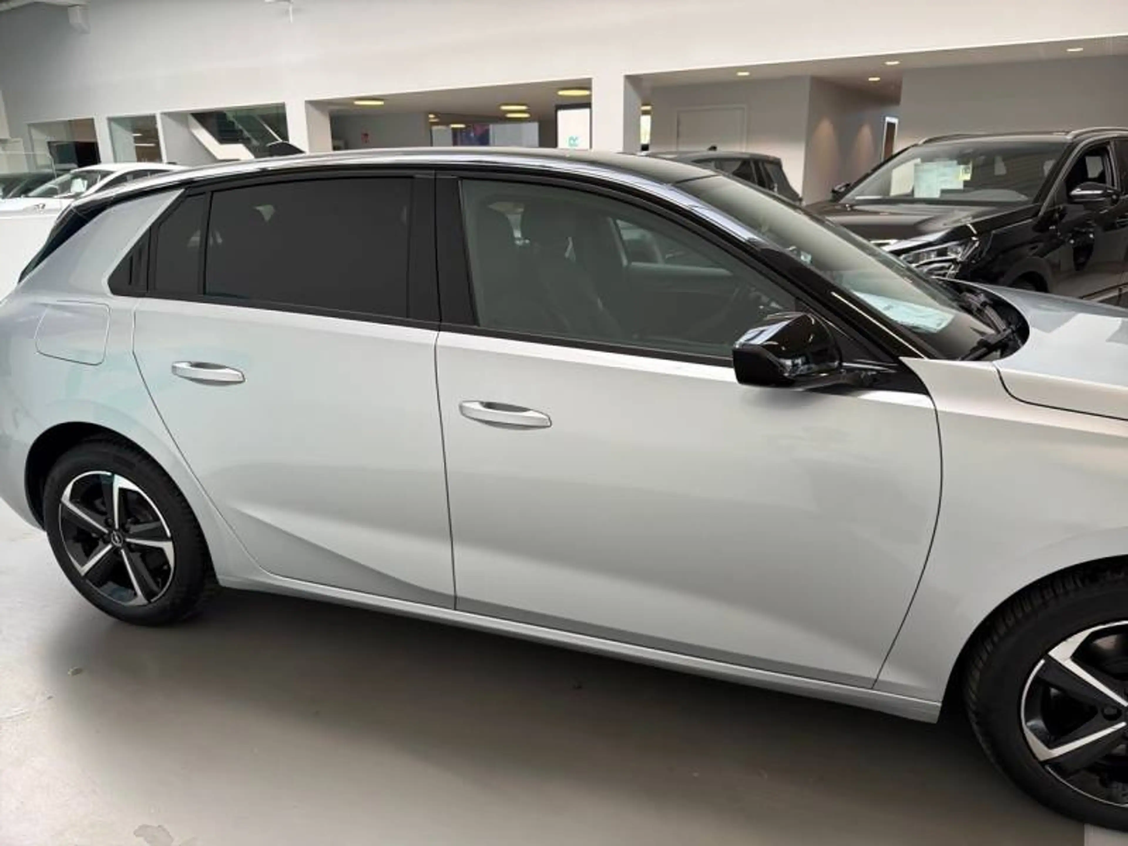 Opel Astra 6 1.2 Turbo MHEV 107kW DCT GS — photo 4