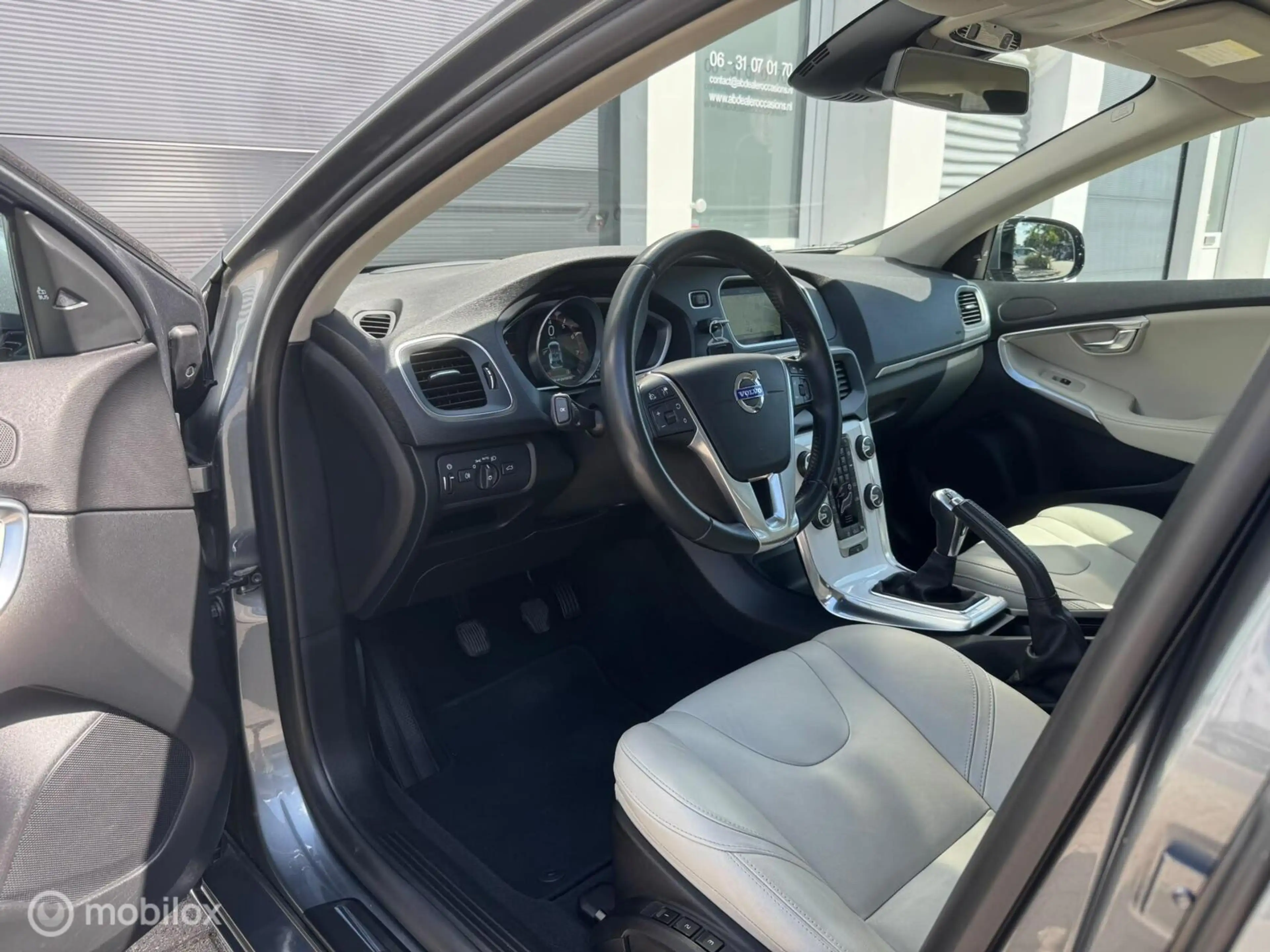 Volvo V40 1.6 T3 Summum Climate/Leder Int/Led/Navi — photo 11