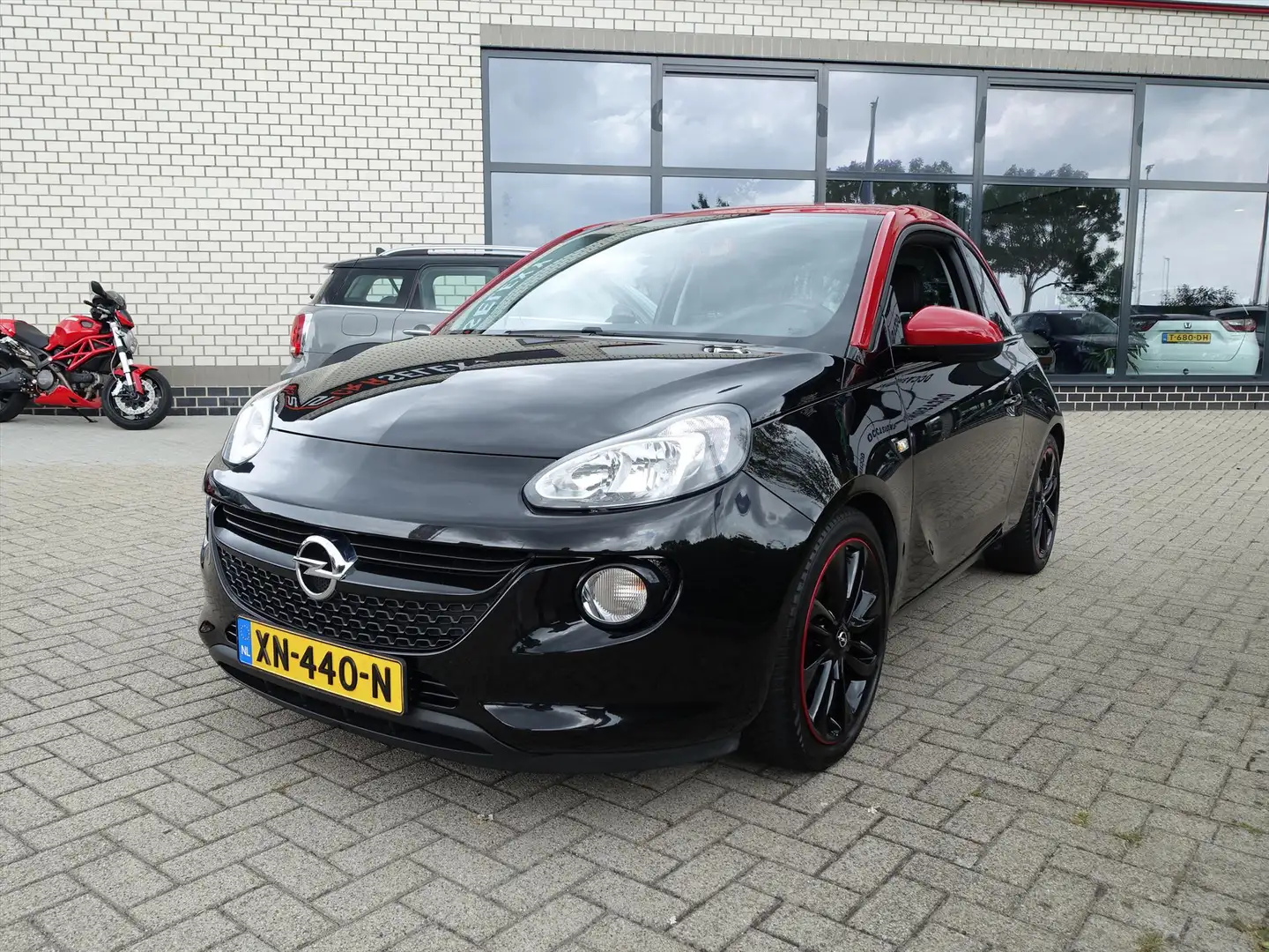 Opel Adam 1.0 Turbo Start/Stop 90PK ADAM GLAM FAVOURITE Zwart - 2