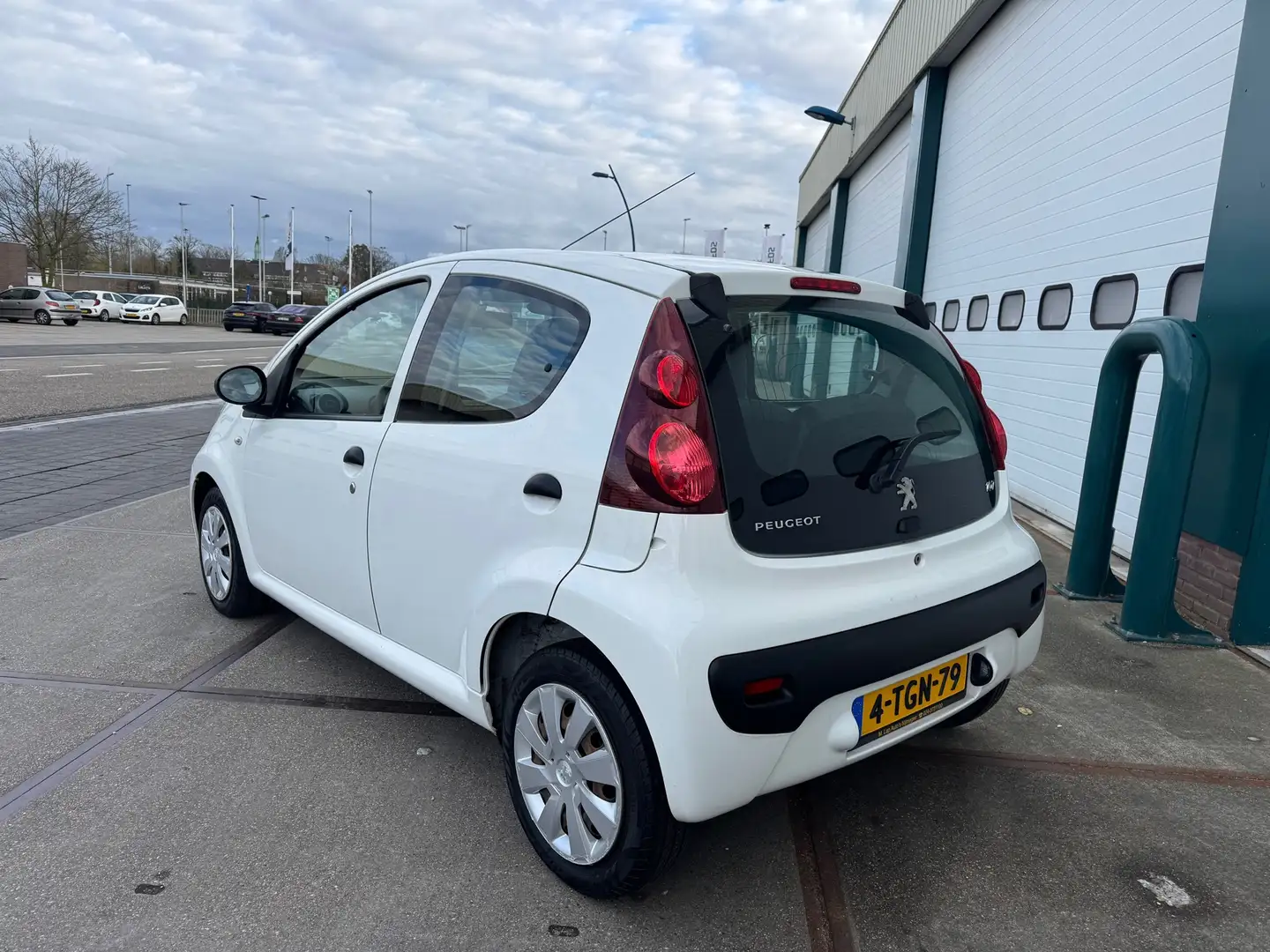 Peugeot 107 1.0 Access Accent Origin 122.000Km ! Wit - 2