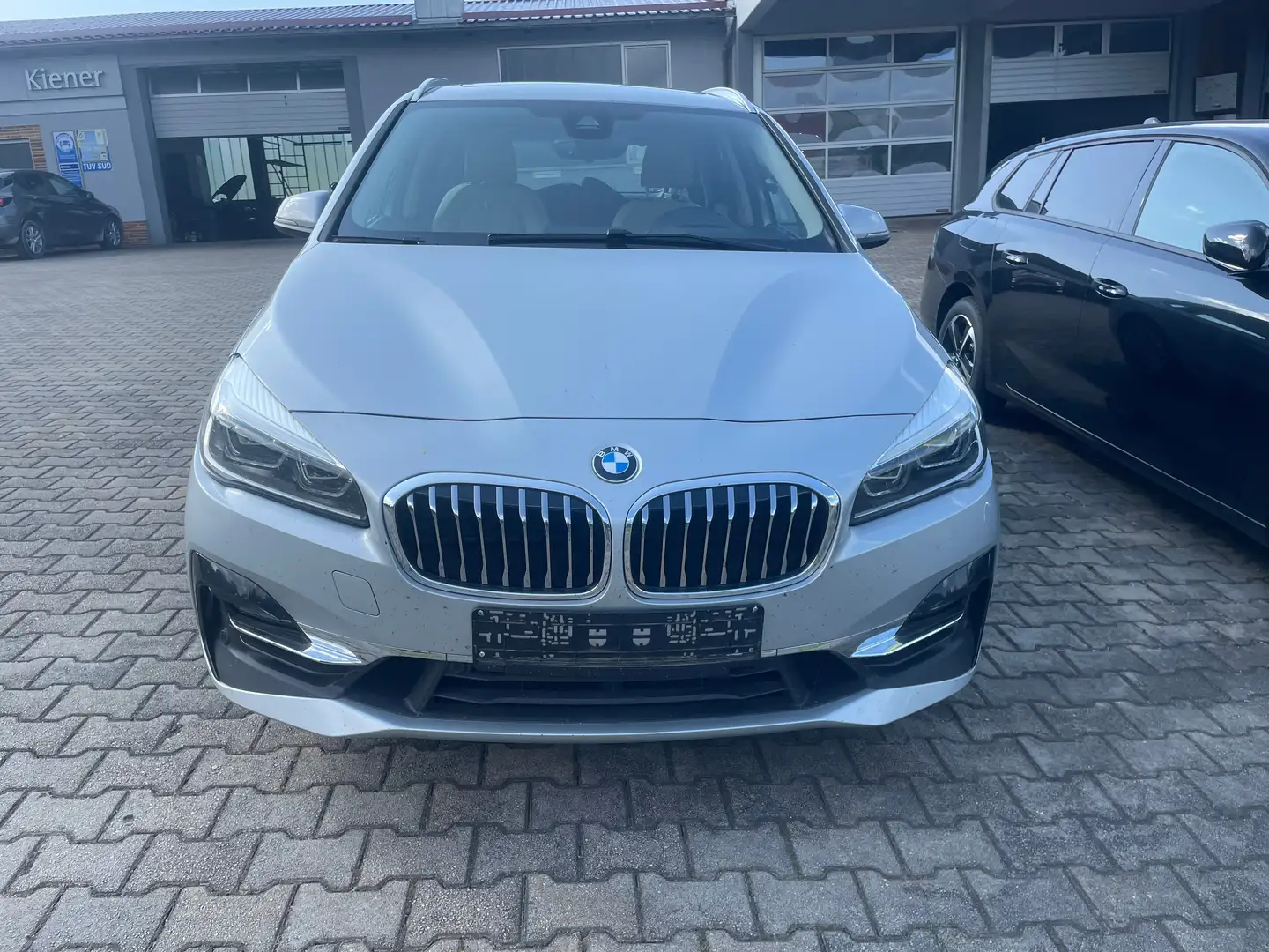 BMW 218 218d Active Tourer Aut. X-Drive Panorama Head-Up Silber - 2