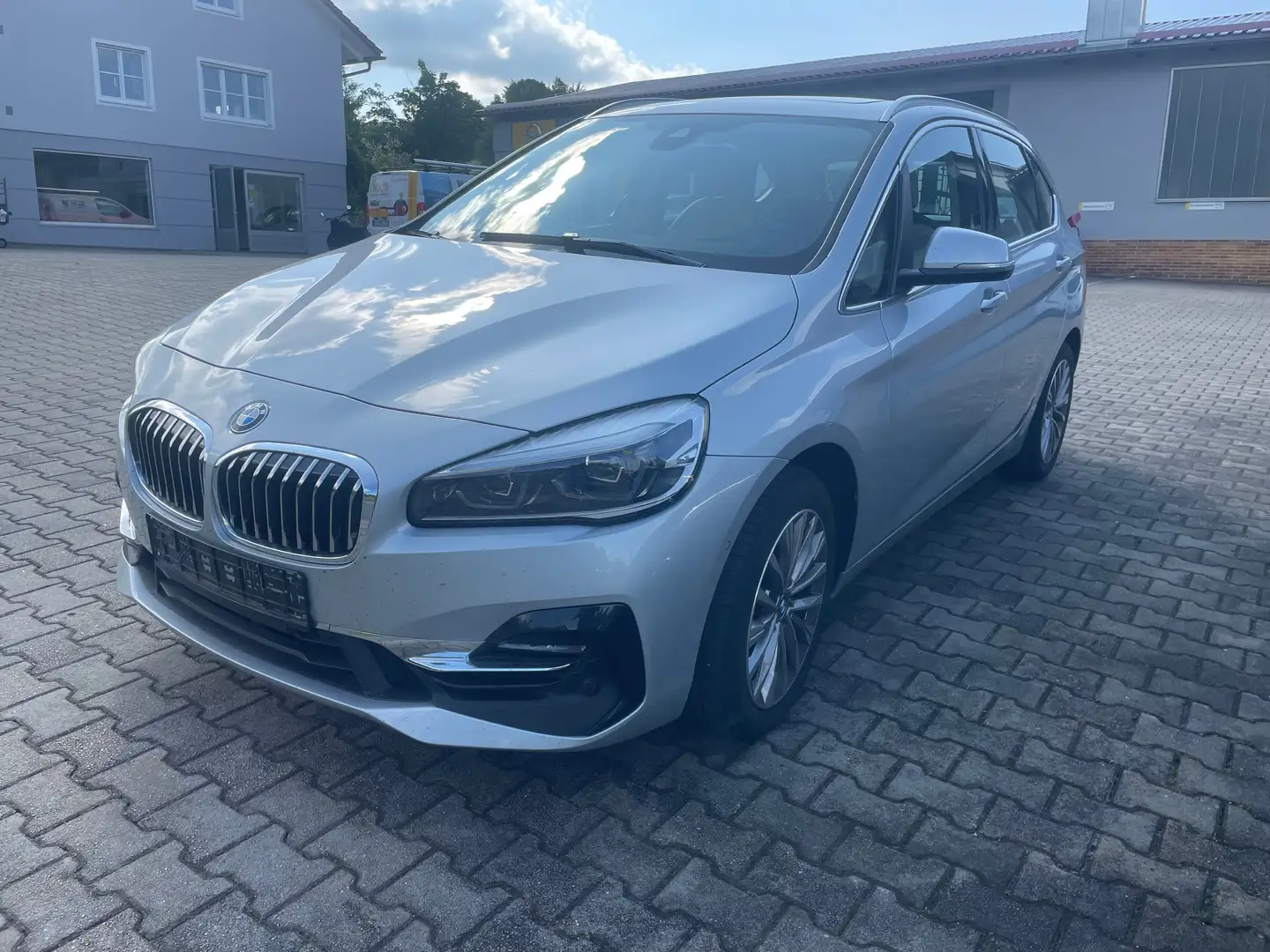 BMW 218 218d Active Tourer Aut. X-Drive Panorama Head-Up Silber - 1