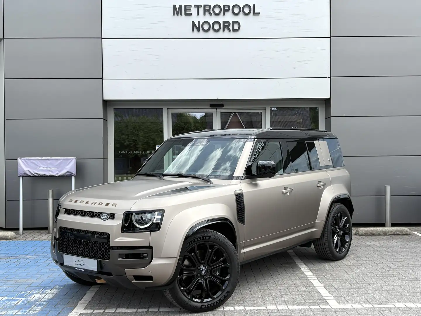 Land Rover Defender // Octa Petra Copper Bruin - 1