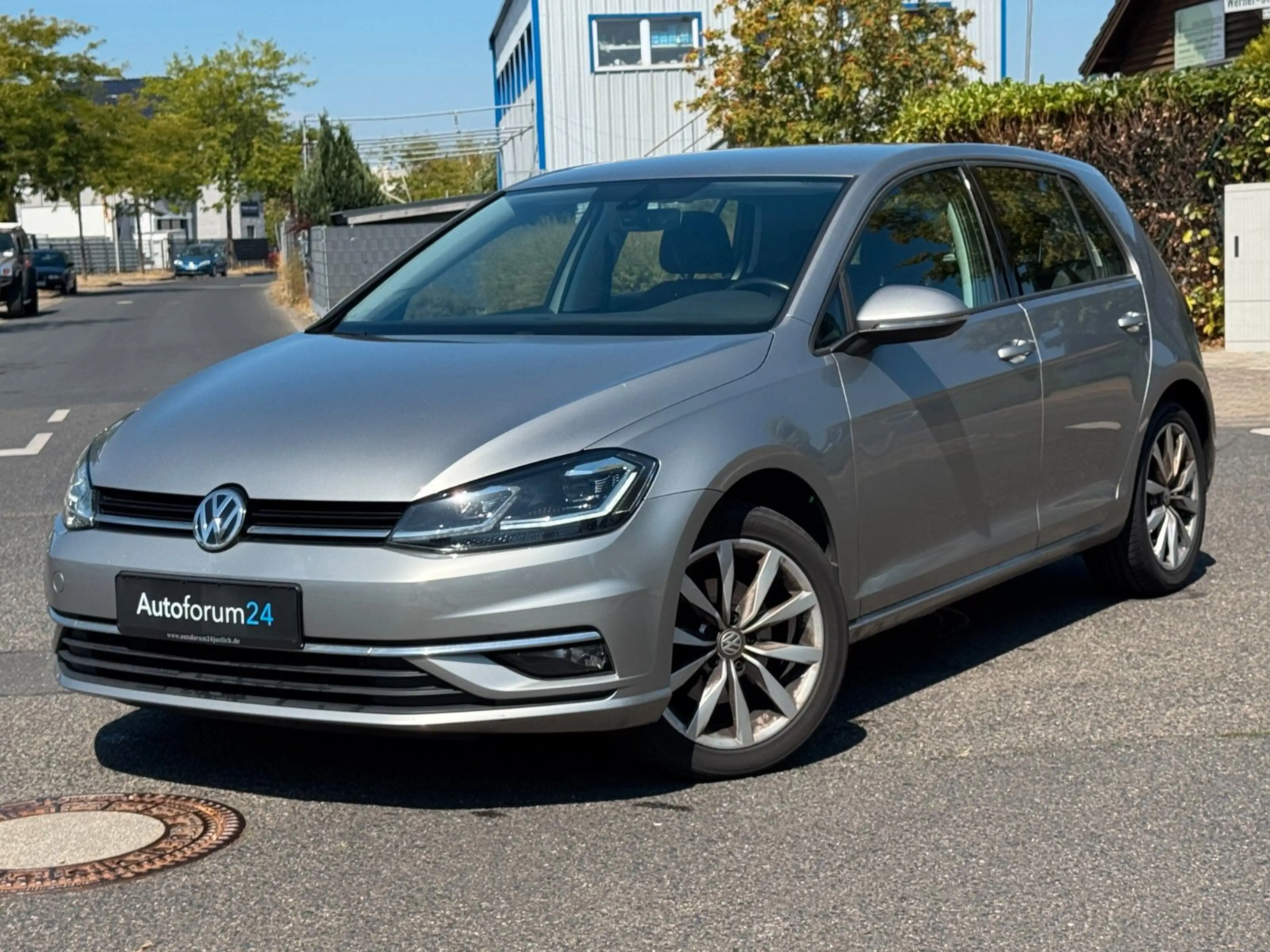 Volkswagen Golf VII Lim. Highline BMT/Start-Stopp*Navi*RFK*