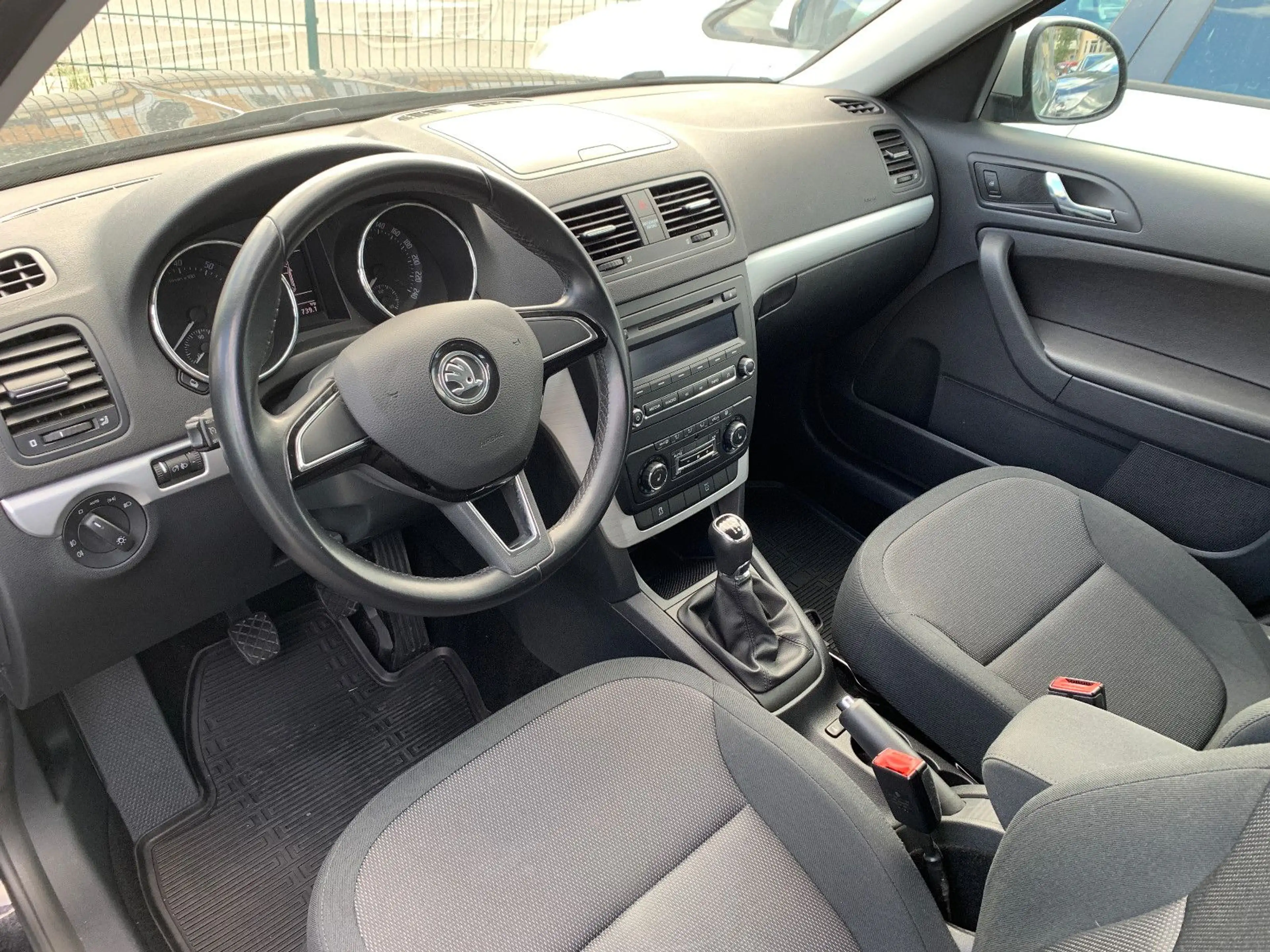 Skoda Yeti 1.2 * Klimaau.,Sitzhzg.,Temp.,PDC hi.,Nr.28 — photo 9