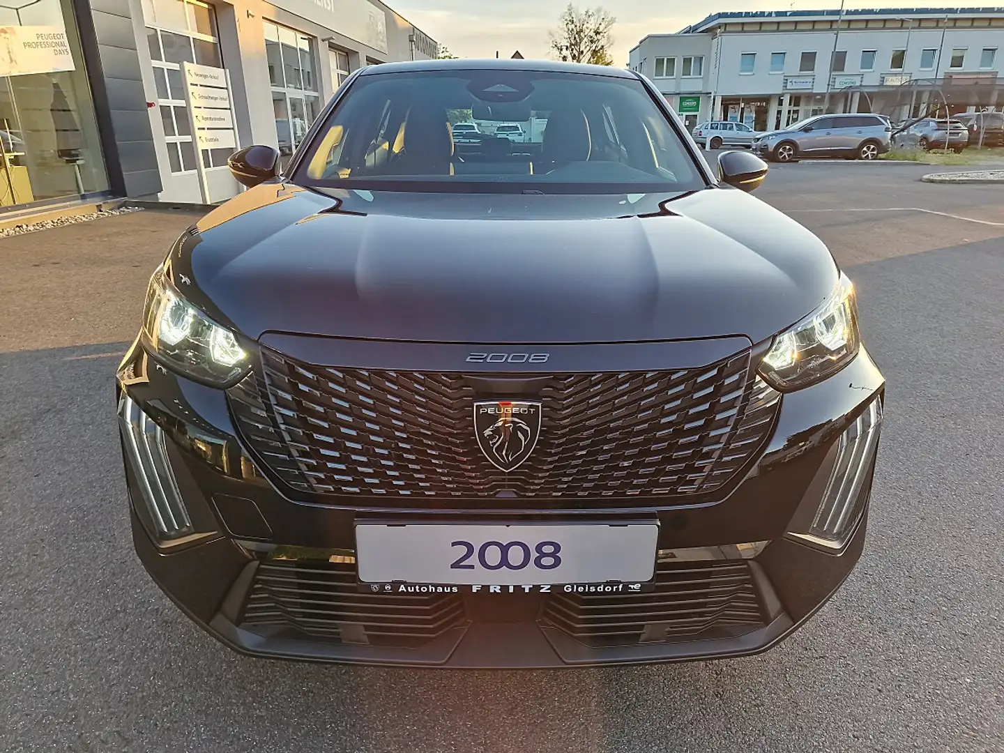 Peugeot 2008 Hybrid 110 e-DCS6 Style Schwarz - 2