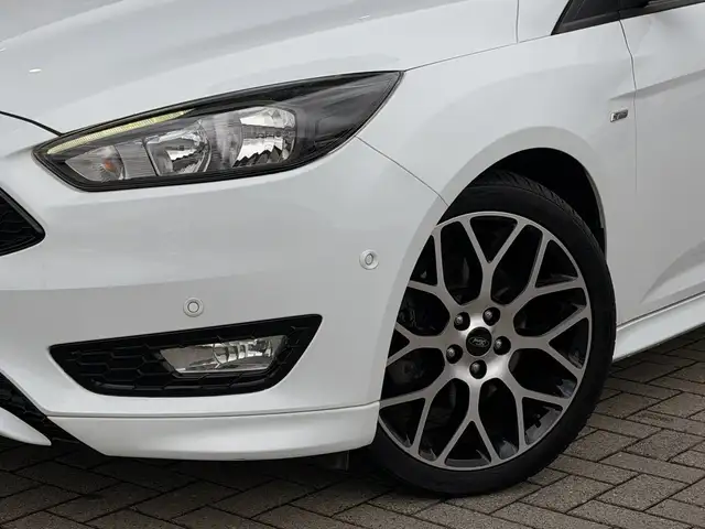 Ford Focus view 5