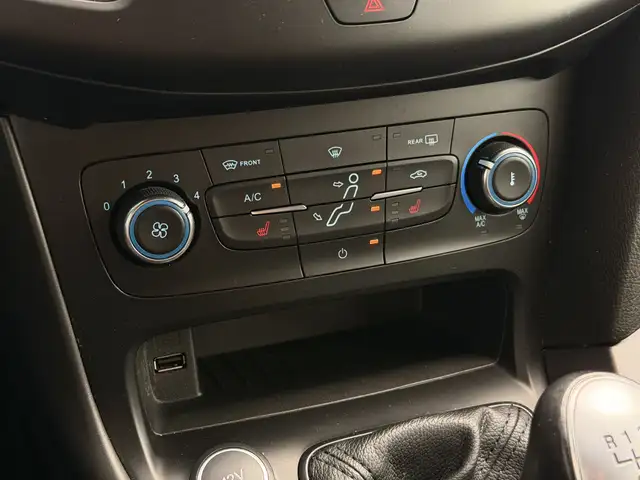 Ford Focus view 22