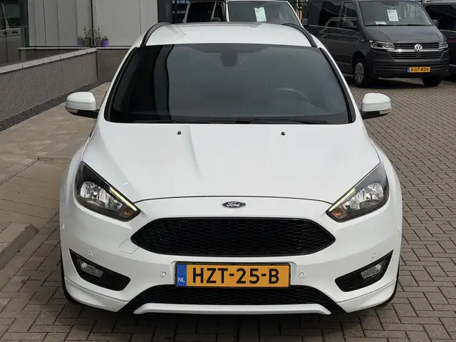 Ford Focus view 8