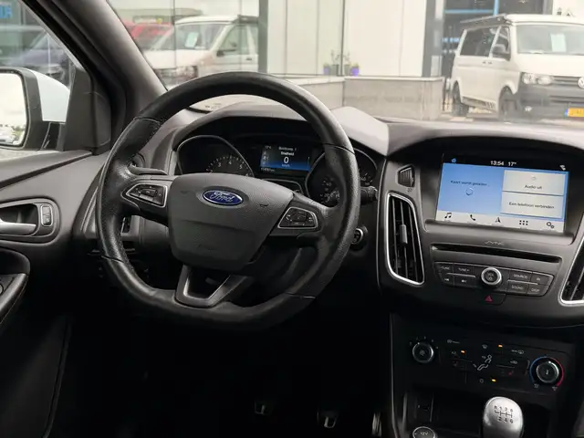 Ford Focus view 16