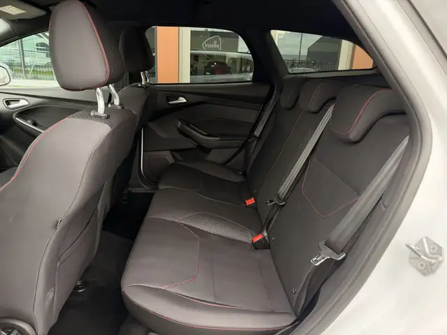 Ford Focus view 6