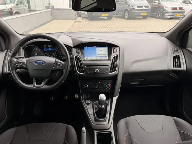 Ford Focus view 15