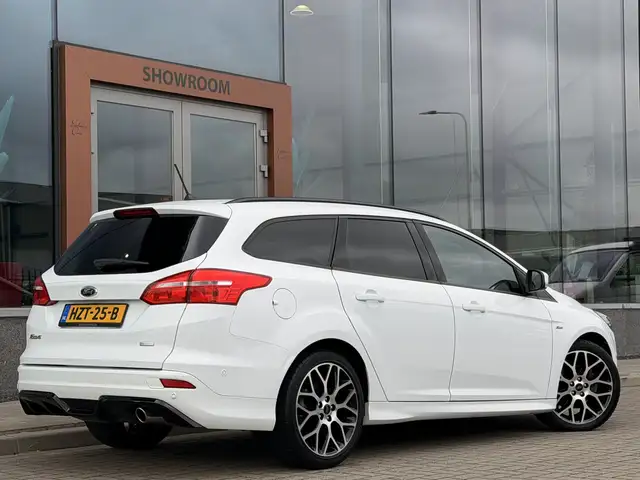 Ford Focus view 10