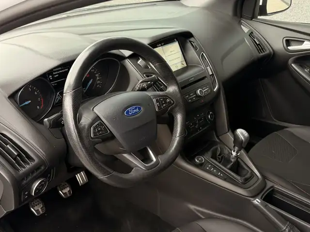 Ford Focus view 2