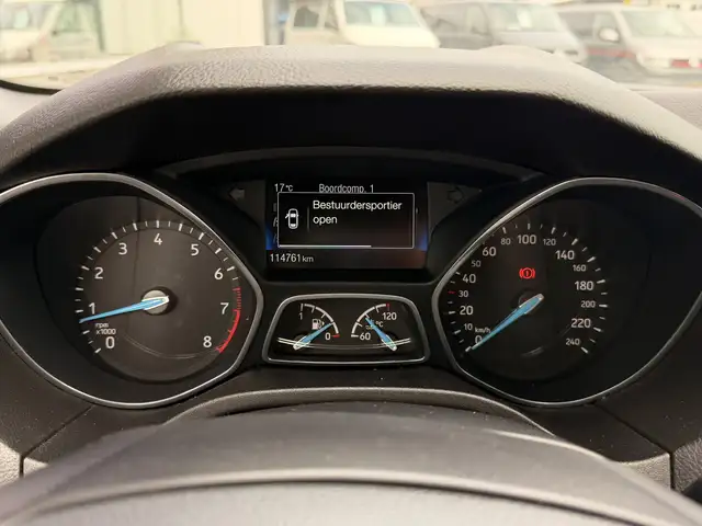 Ford Focus view 17