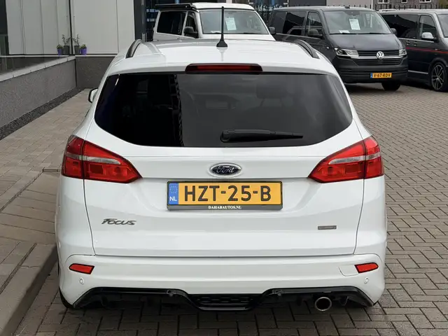 Ford Focus view 13