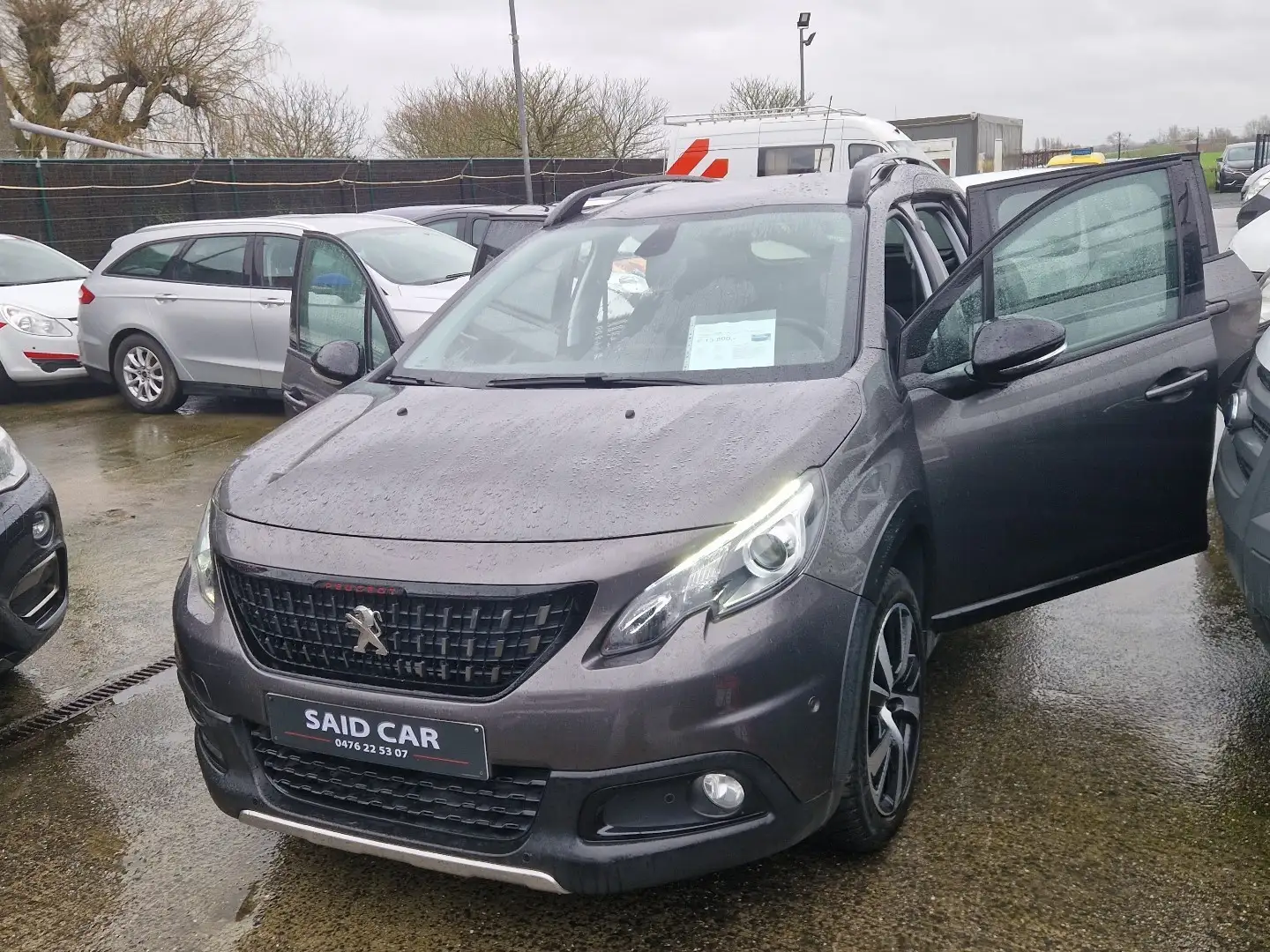 Peugeot 2008 1.2i PureTech Allure Grau - 1