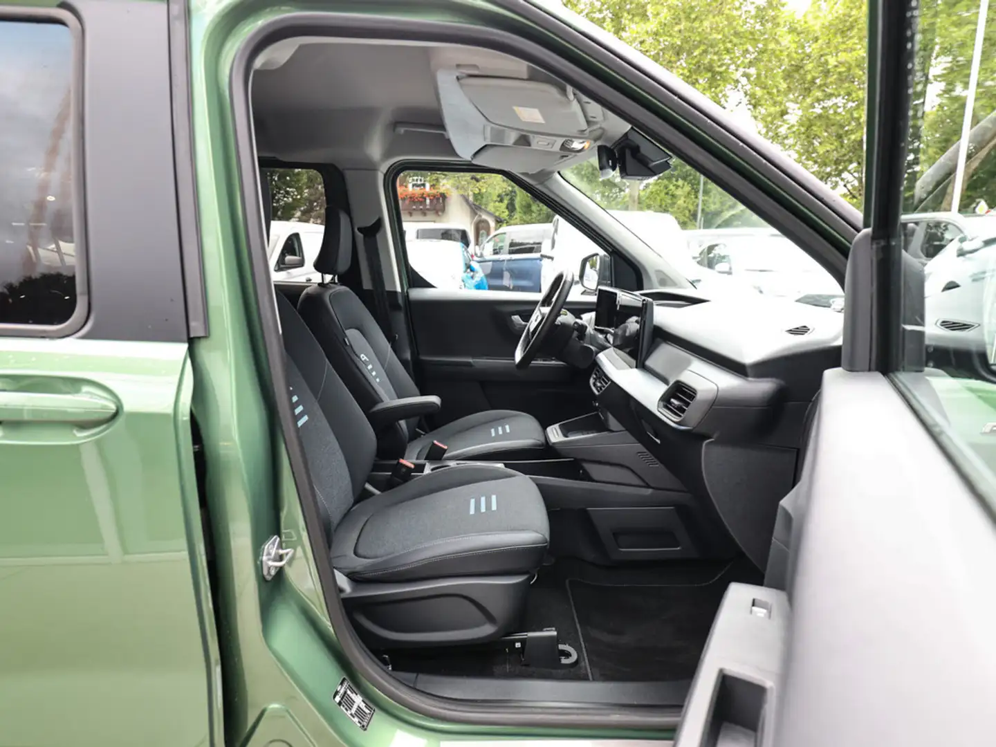 Ford Tourneo Courier Active Elektromotor 54 kWh Green - 2