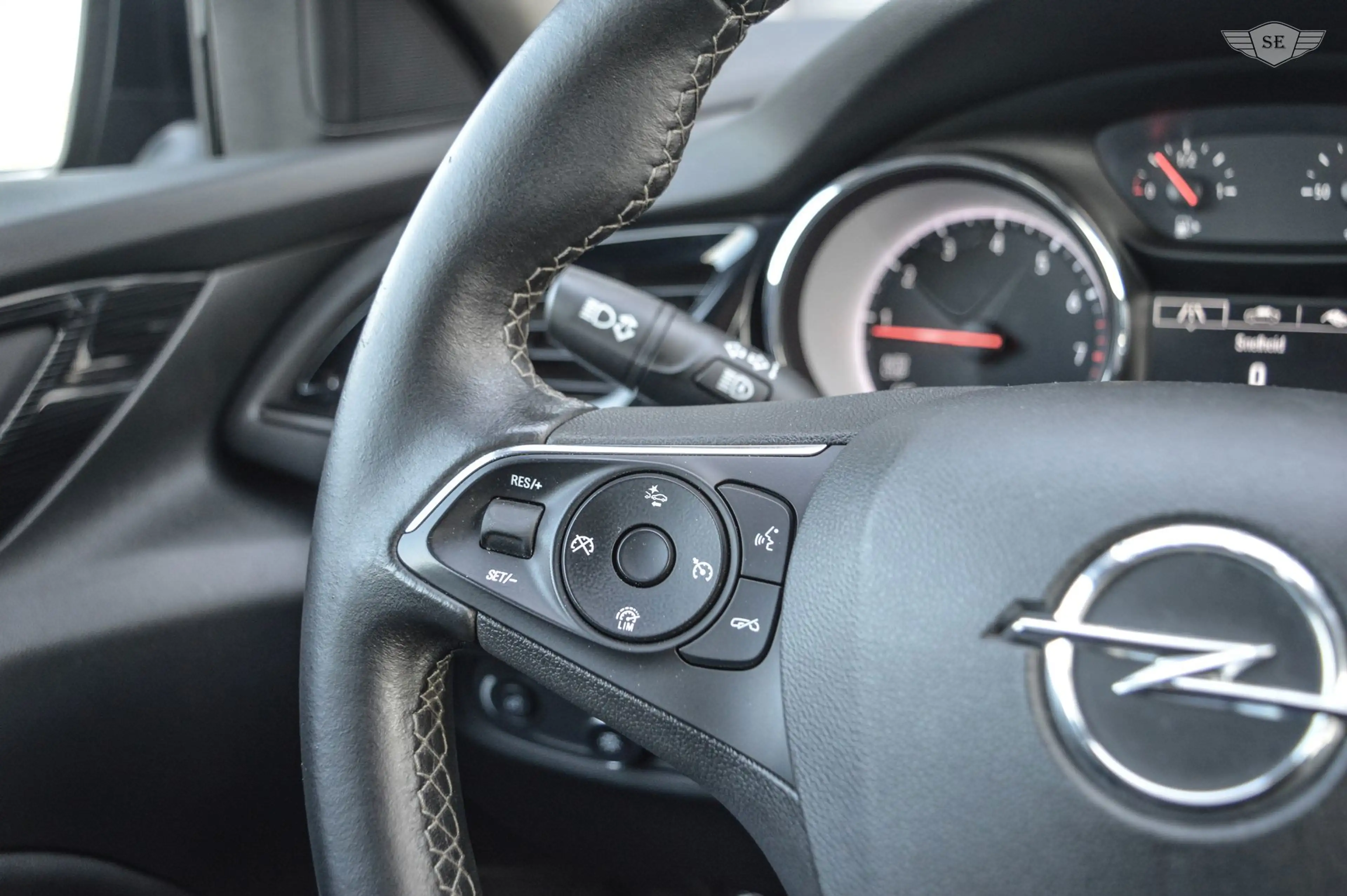 Opel Insignia Sports Tourer 1.5 Turbo Business Executive|Climate — photo 8