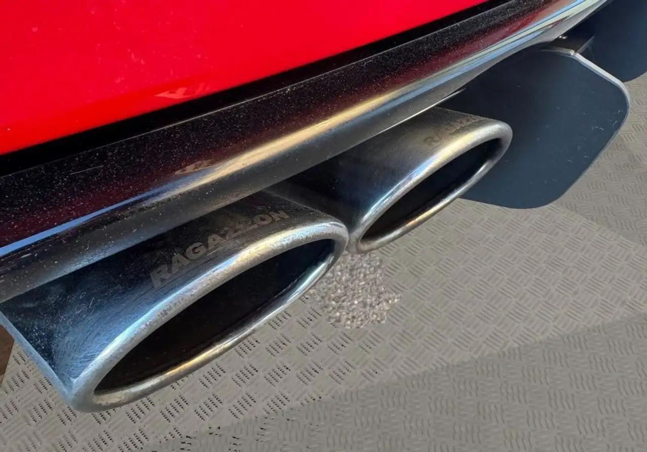 Volkswagen Golf R — photo 17