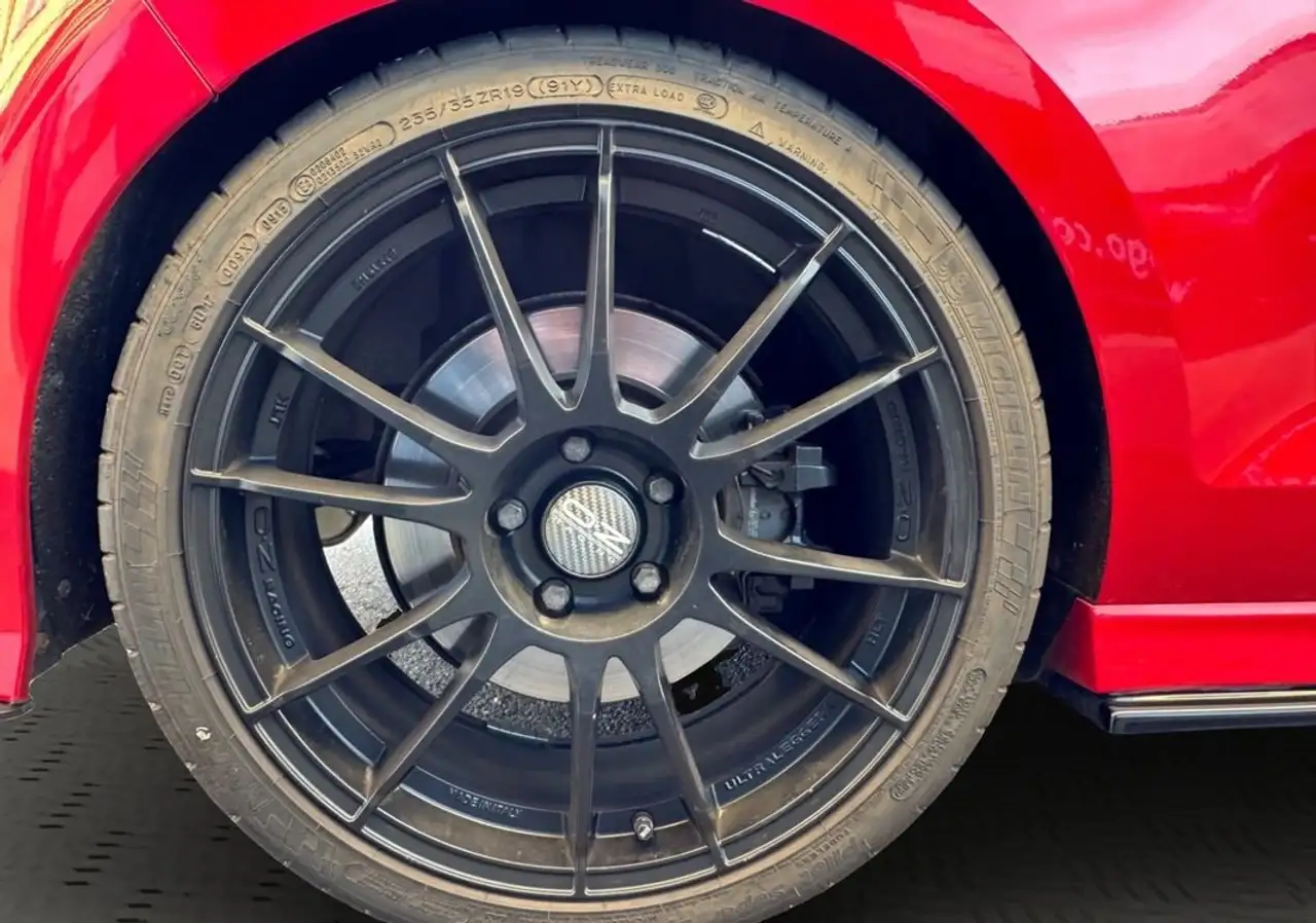 Volkswagen Golf R — photo 19
