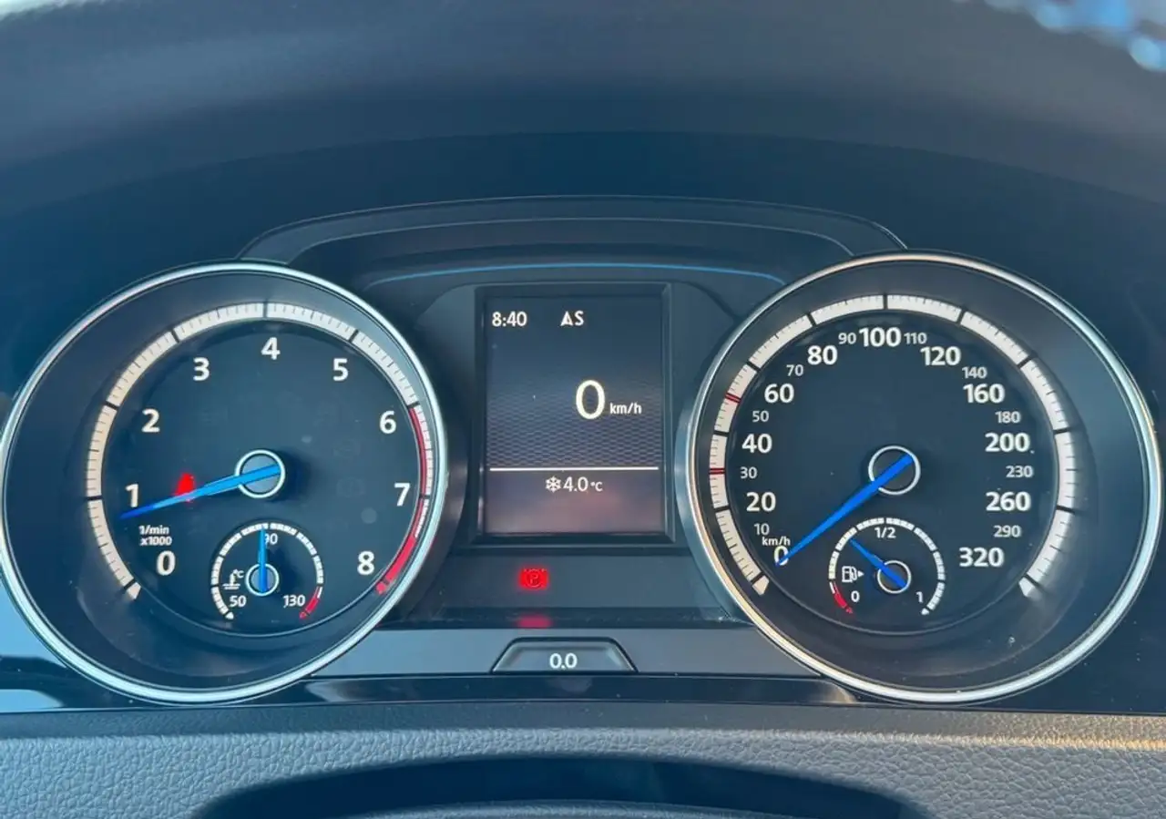 Volkswagen Golf R — photo 15