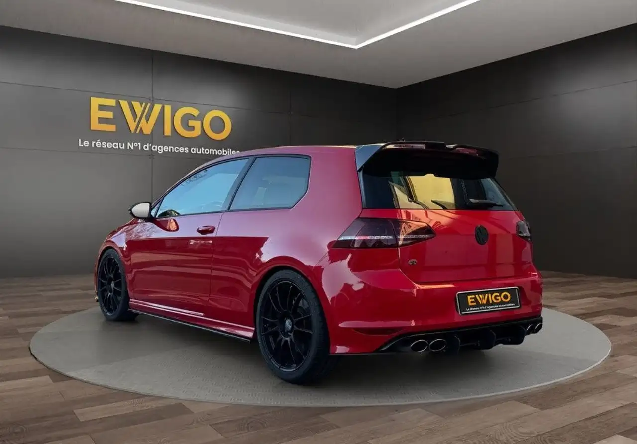 Volkswagen Golf R — photo 9