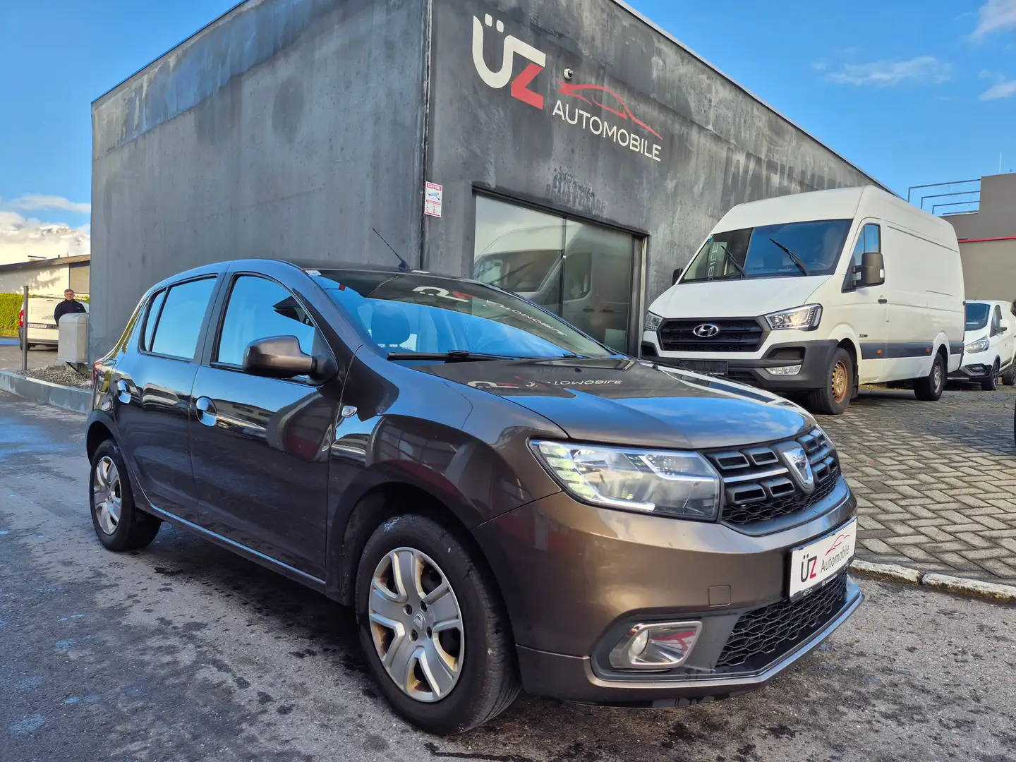 Dacia Sandero *** 1. Besitz *** NAVI *** Laureate Braun - 1