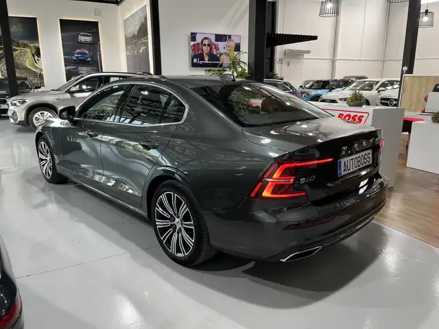 Volvo S60 view 5