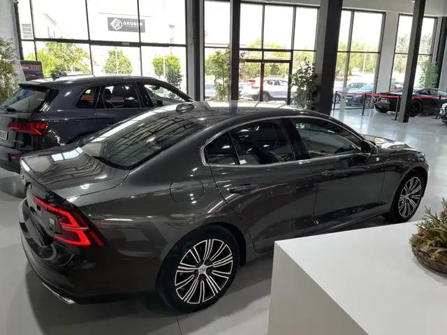 Volvo S60 view 8