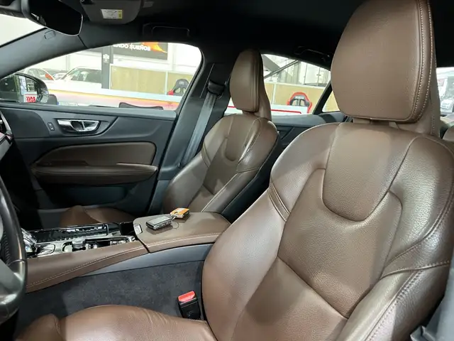 Volvo S60 view 11