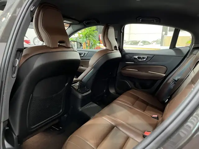 Volvo S60 view 13