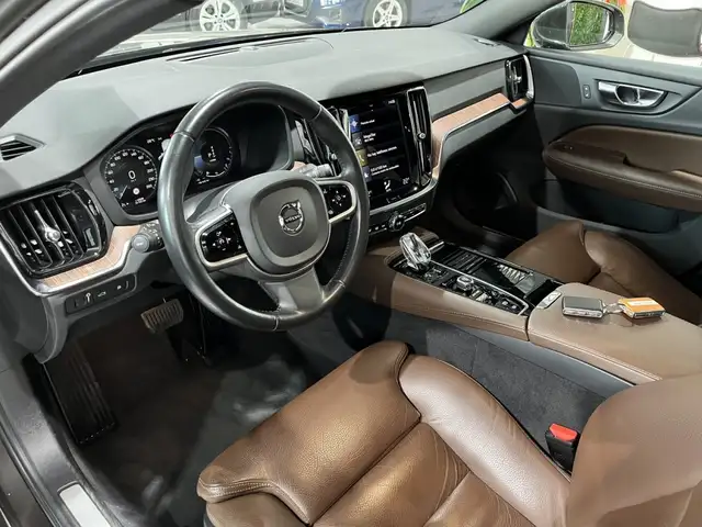 Volvo S60 view 10